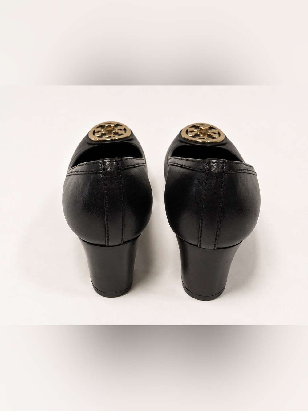 Tory Burch Black Leather Pumps Heels Gold Logo Medallion Women’s Size 9M - Picture 3 of 6